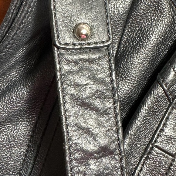 B Makowsky Large Black Leather Shoulder Bag - Picture 9 of 13